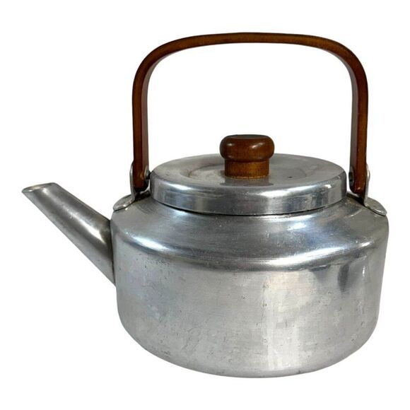 Vintage MCM Aluminum Teapot With Wooden Handle & Lid Retro Kitchen Cottage - Picture 1 of 6